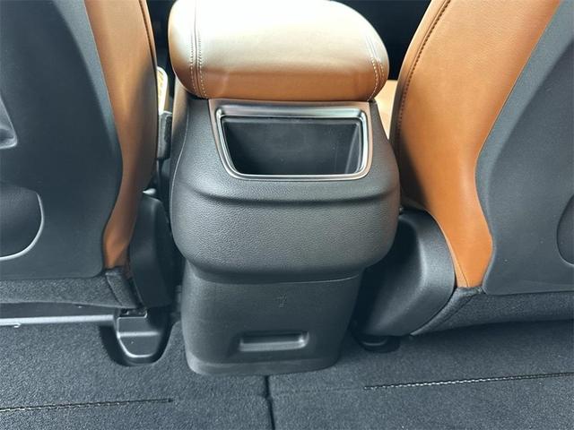 Photo of 2025 Bright White Clearcoat Chrysler Pacifica