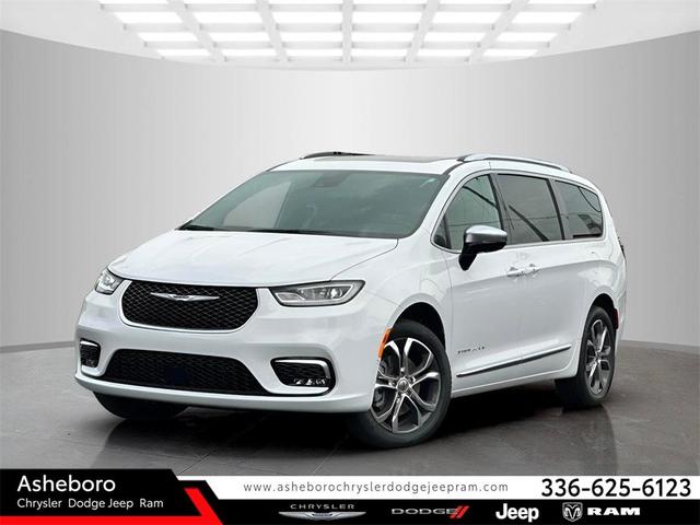 Photo of 2025 Bright White Clearcoat Chrysler Pacifica