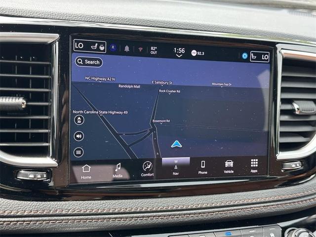Photo of 2025 Bright White Clearcoat Chrysler Pacifica
