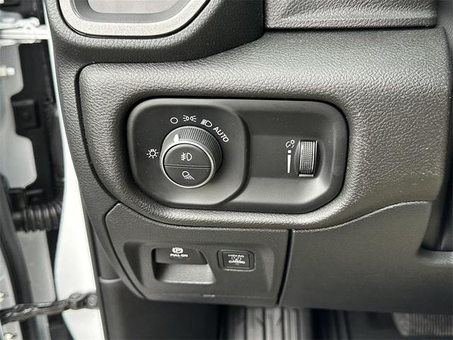 Photo of 2025 Bright White Clearcoat RAM 1500