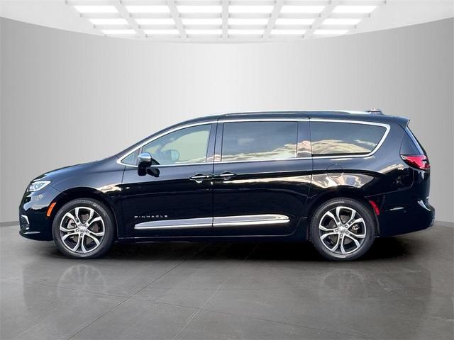 Photo of 2024 Diamond Black Chrysler Pacifica