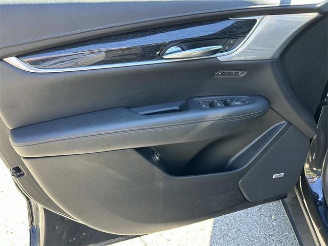 Photo of 2020 Manhattan Noir Metallic Cadillac XT5