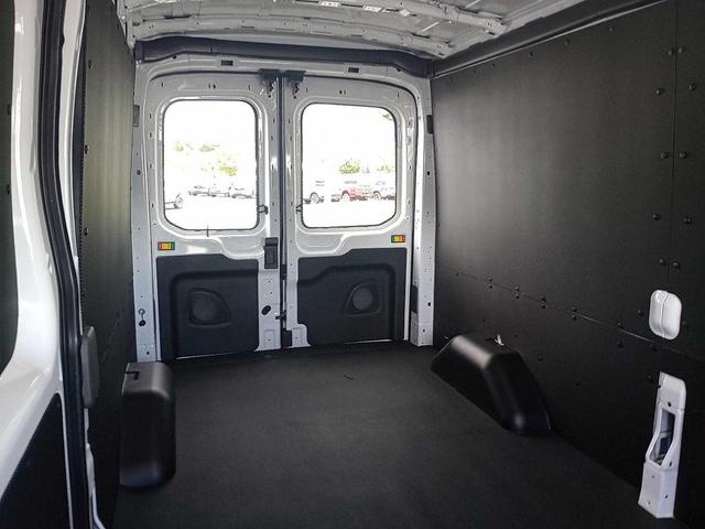 Photo of 2025 Oxford White Ford Transit-250
