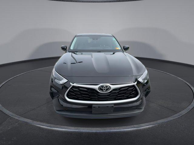 Photo of 2022 Opulent Amber Toyota Highlander