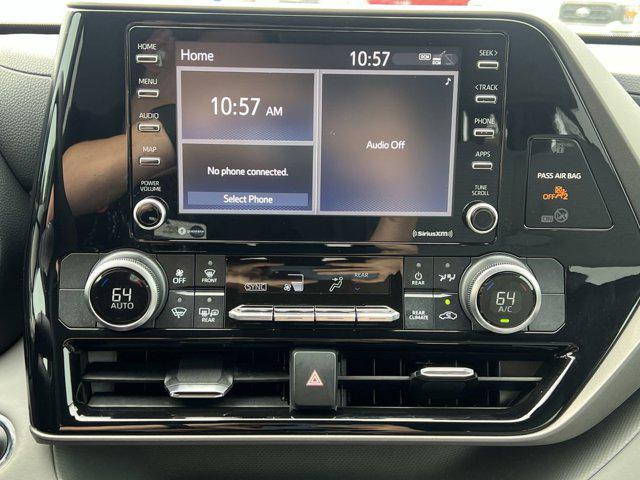 Photo of 2022 Opulent Amber Toyota Highlander