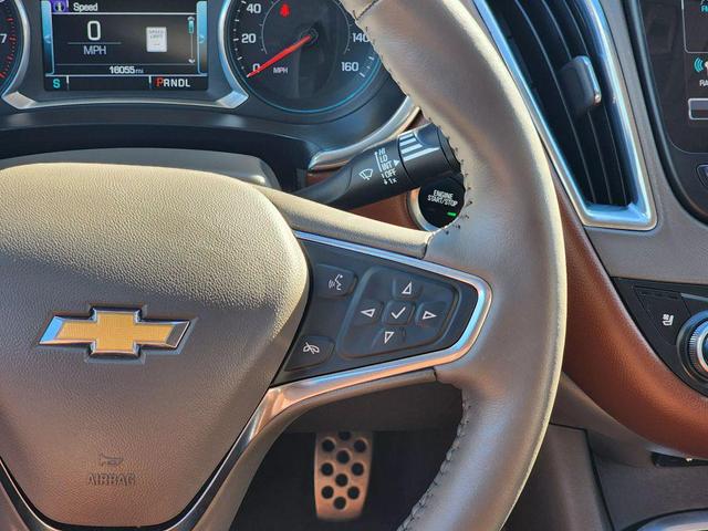 Photo of 2017 White Chevrolet Malibu