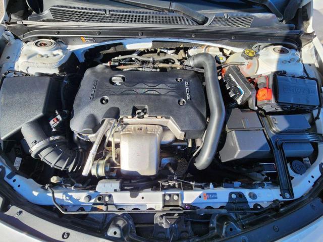Photo of 2017 White Chevrolet Malibu