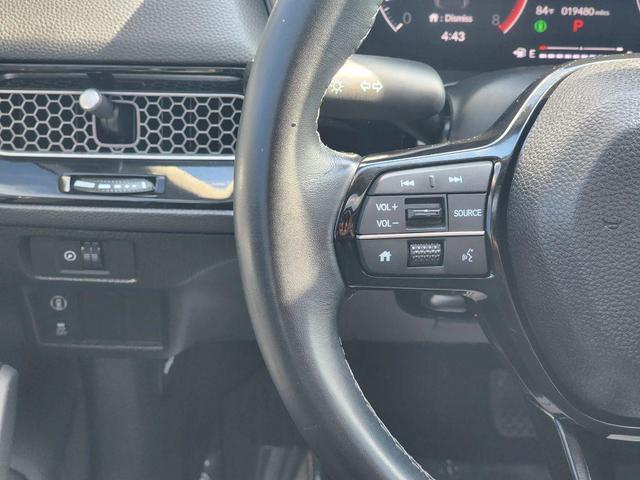 Photo of 2022 Platinum White Pearl Honda Civic