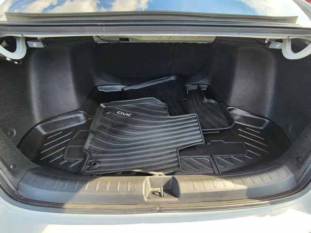 Photo of 2022 Platinum White Pearl Honda Civic