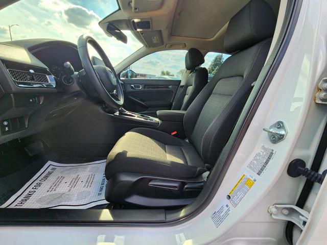 Photo of 2022 Platinum White Pearl Honda Civic