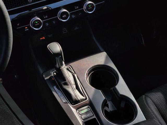 Photo of 2022 Platinum White Pearl Honda Civic