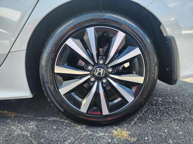 Photo of 2022 Platinum White Pearl Honda Civic