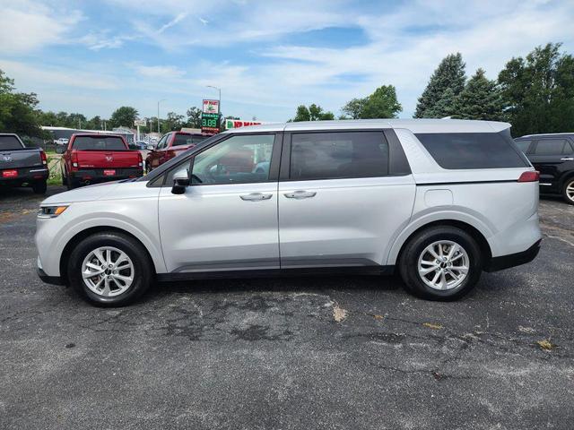 Photo of 2022 Silver Kia Carnival