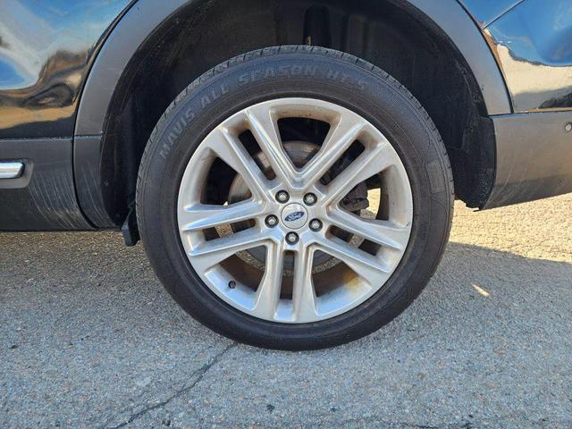 Photo of 2016 Shadow Black Ford Explorer