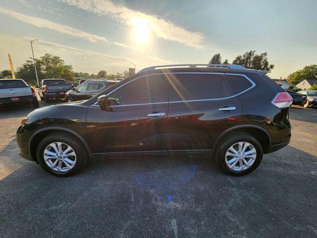 Photo of 2016 Magnetic Black Nissan Rogue