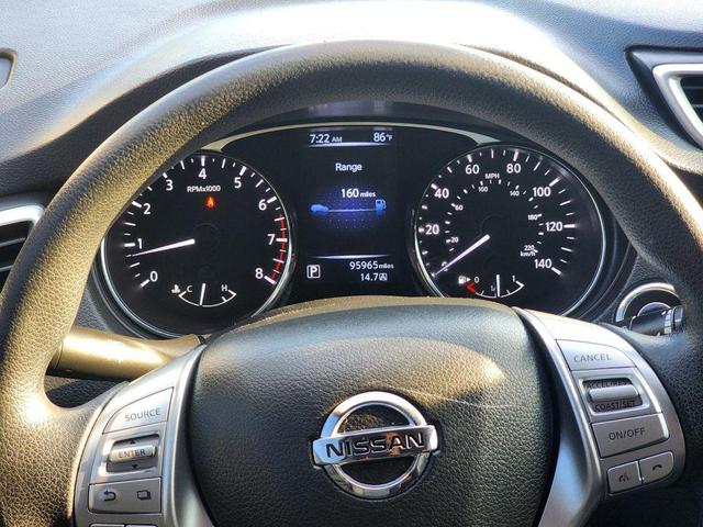 Photo of 2016 Magnetic Black Nissan Rogue