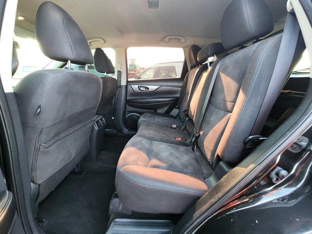 Photo of 2016 Magnetic Black Nissan Rogue