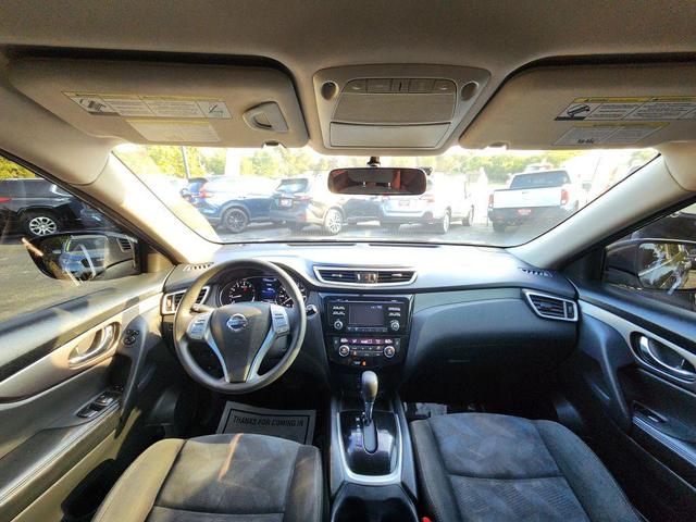 Photo of 2016 Magnetic Black Nissan Rogue