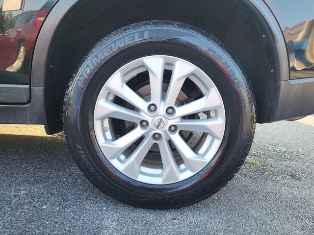 Photo of 2016 Magnetic Black Nissan Rogue