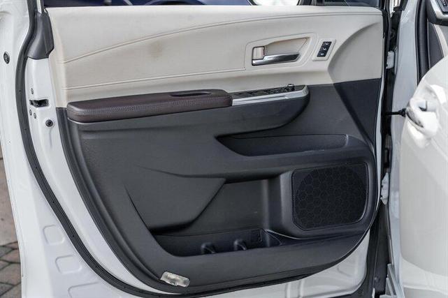 Photo of 2022 Wind Chill Pearl Toyota Sienna