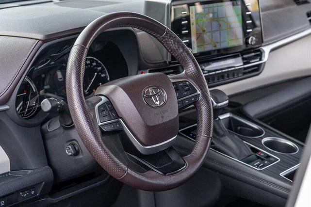 Photo of 2022 Wind Chill Pearl Toyota Sienna