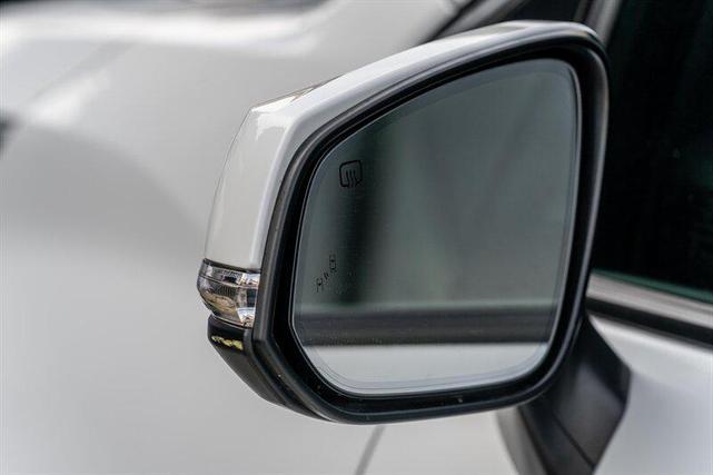 Photo of 2022 Wind Chill Pearl Toyota Sienna