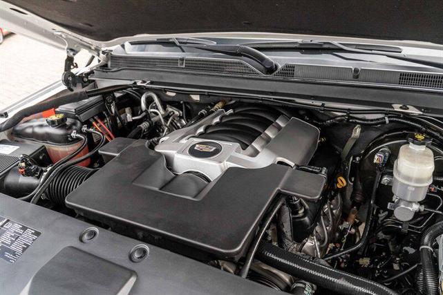 Photo of 2019 Crystal White Tricoat Cadillac Escalade