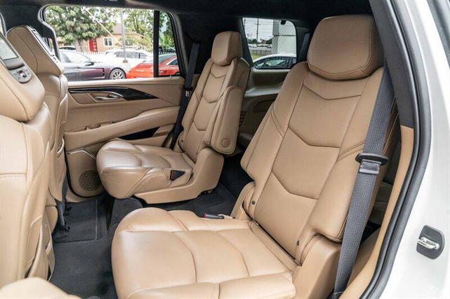 Photo of 2019 Crystal White Tricoat Cadillac Escalade