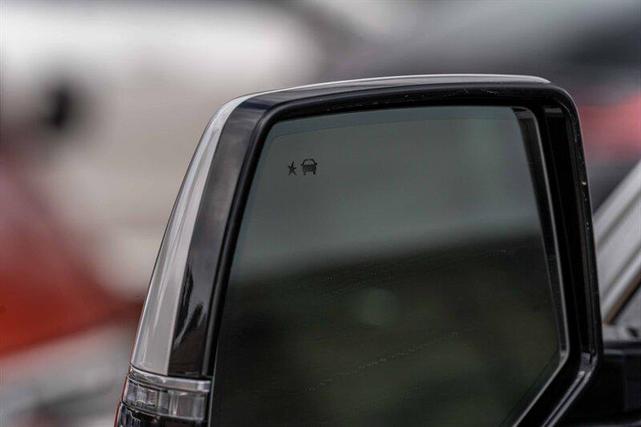 Photo of 2019 Crystal White Tricoat Cadillac Escalade