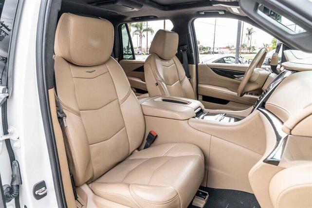 Photo of 2019 Crystal White Tricoat Cadillac Escalade