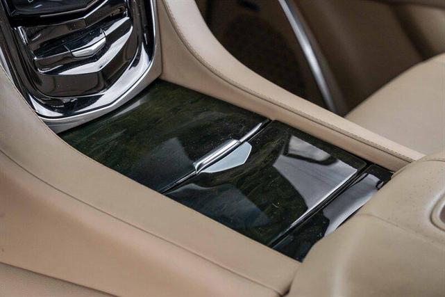 Photo of 2019 Crystal White Tricoat Cadillac Escalade
