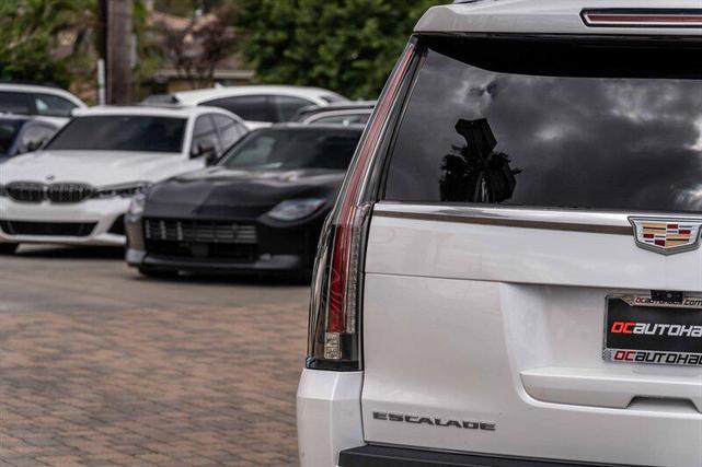 Photo of 2019 Crystal White Tricoat Cadillac Escalade