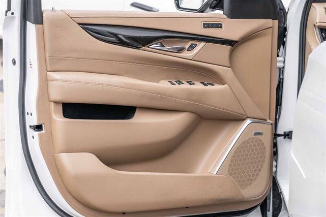 Photo of 2019 Crystal White Tricoat Cadillac Escalade