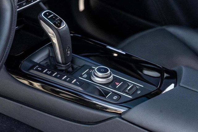 Photo of 2021 Bianco Maserati Levante