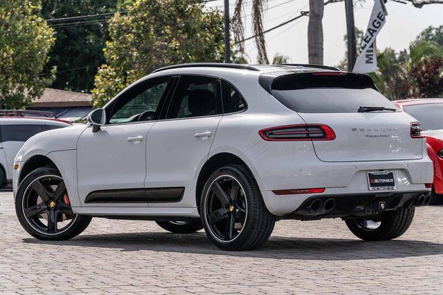 Photo of 2018 White Porsche Macan