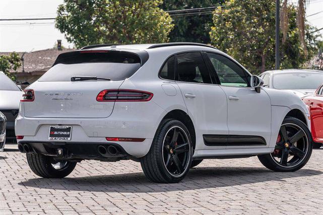 Photo of 2018 White Porsche Macan