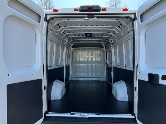 Photo of 2023 White RAM ProMaster 3500