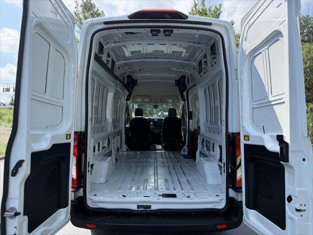 Photo of 2023 White Ford Transit-250