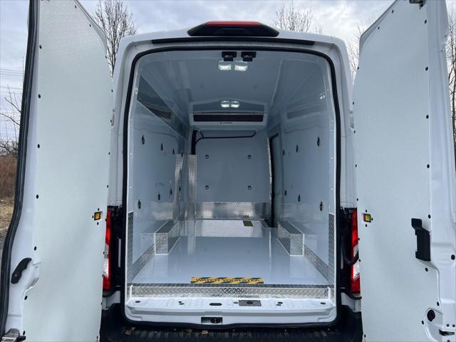 Photo of 2023 White Ford Transit-250
