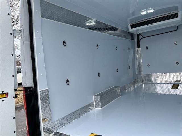 Photo of 2023 White Ford Transit-250