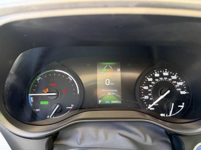 Photo of 2022 Silver Toyota Sienna