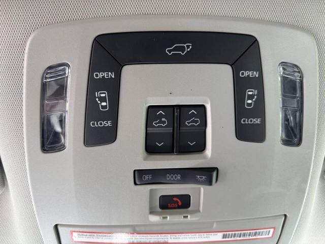 Photo of 2022 Silver Toyota Sienna
