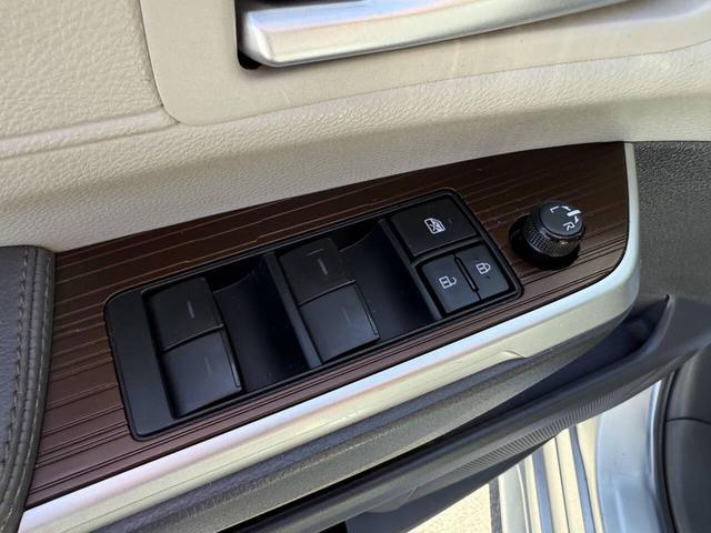 Photo of 2022 Silver Toyota Sienna
