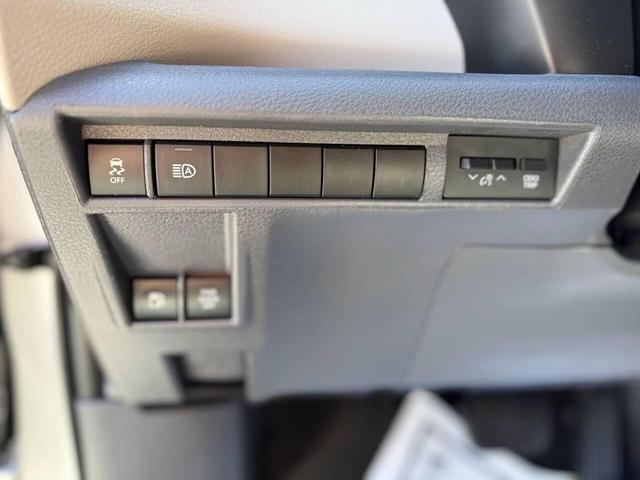 Photo of 2022 Silver Toyota Sienna