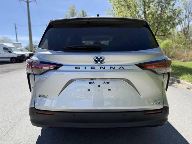 Photo of 2022 Silver Toyota Sienna