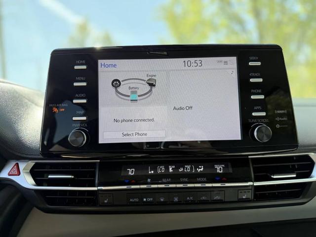 Photo of 2022 Silver Toyota Sienna