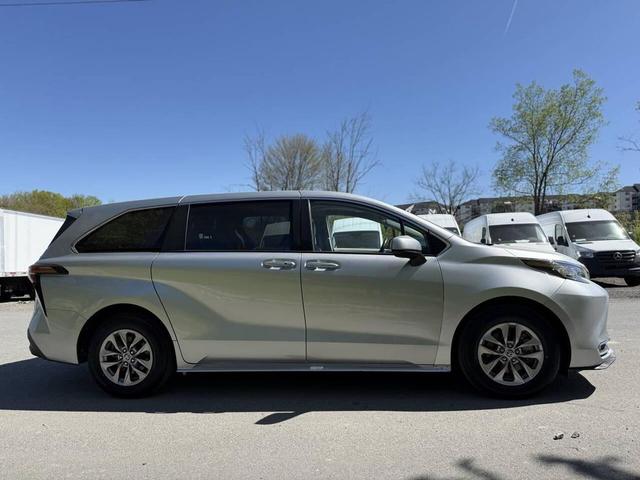 Photo of 2022 Silver Toyota Sienna