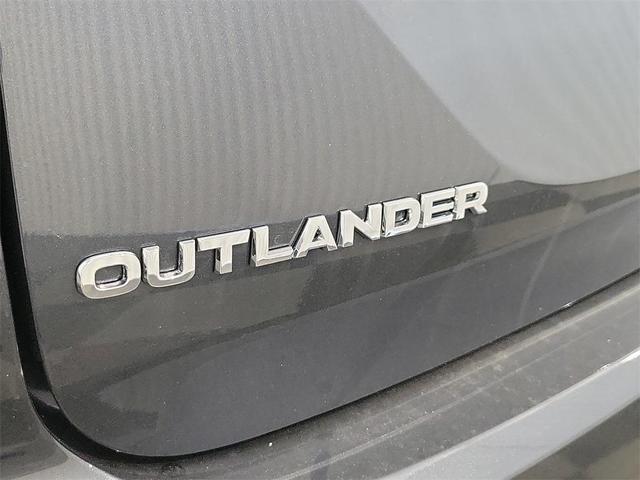Photo of 2025 Graphite Gray Mitsubishi Outlander