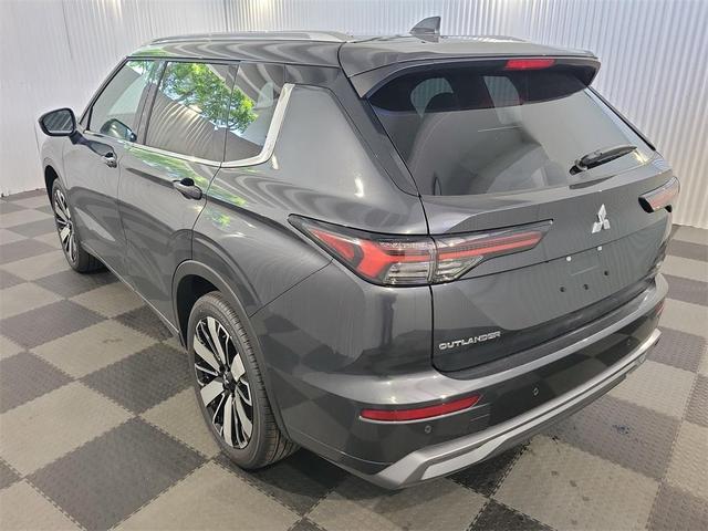 Photo of 2025 Graphite Gray Mitsubishi Outlander