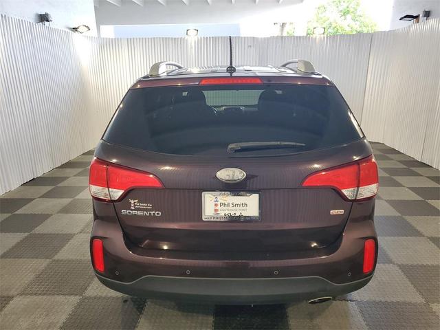 Photo of 2014 Dark Cherry Kia Sorento